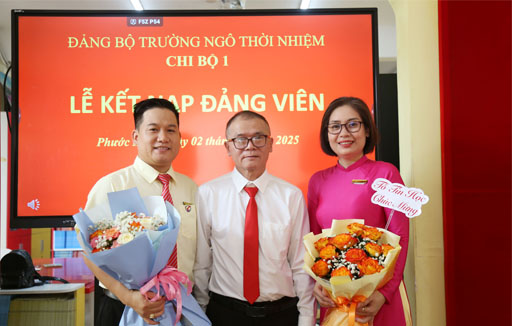 Chi bộ 1 Trường Ngô Thời Nhiệm long trọng tổ chức lễ kết nạp Đảng cho cô Nguyễn Thị Ngọc Thúy - Giáo viên Tin học và thầy Phan Minh Thành - Giáo viên Mĩ thuật