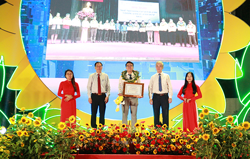 Giáo viên trường TiH, THCS và THPT Ngô Thời Nhiệm vinh dự được chọn là Công dân tiêu biểu của thành phố Thủ Đức năm 2023