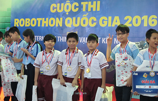 Học sinh tiểu học đạt giải 3 cuộc thi Robothon quốc gia 2016