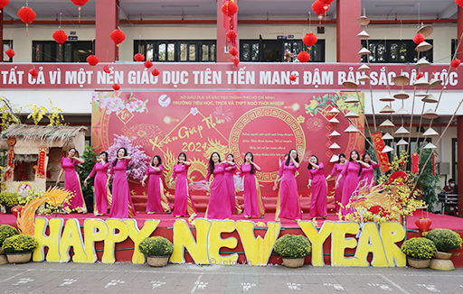 Hội xuân Ngô Thời Nhiệm: Vui tươi và sôi nổi