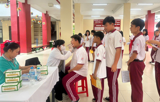 Khám sức khỏe đầu năm học - Chăm lo toàn diện cho cán bộ, giáo viên, nhân viên và học sinh