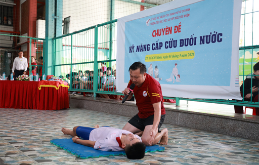 Kỹ năng cấp cứu đuối nước - Hành trang quan trọng cho học sinh Ngô Thời Nhiệm