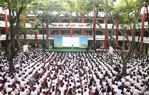 Lễ phát động tháng cao điểm an toàn giao thông cho học sinh đến trường