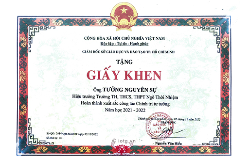 Ông Tưởng Nguyên Sự nhận giấy khen Hoàn thành xuất sắc công tác Chính trị tư tưởng năm học 2021 - 2022