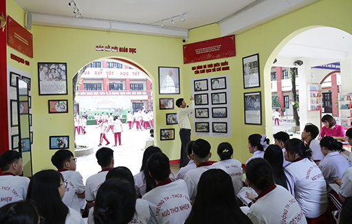 Tổ Lịch Sử tổ chức Dạy và học bằng phương pháp STEM với chủ đề Khái quát về cuộc đời và sự nghiệp của Hồ Chí Minh