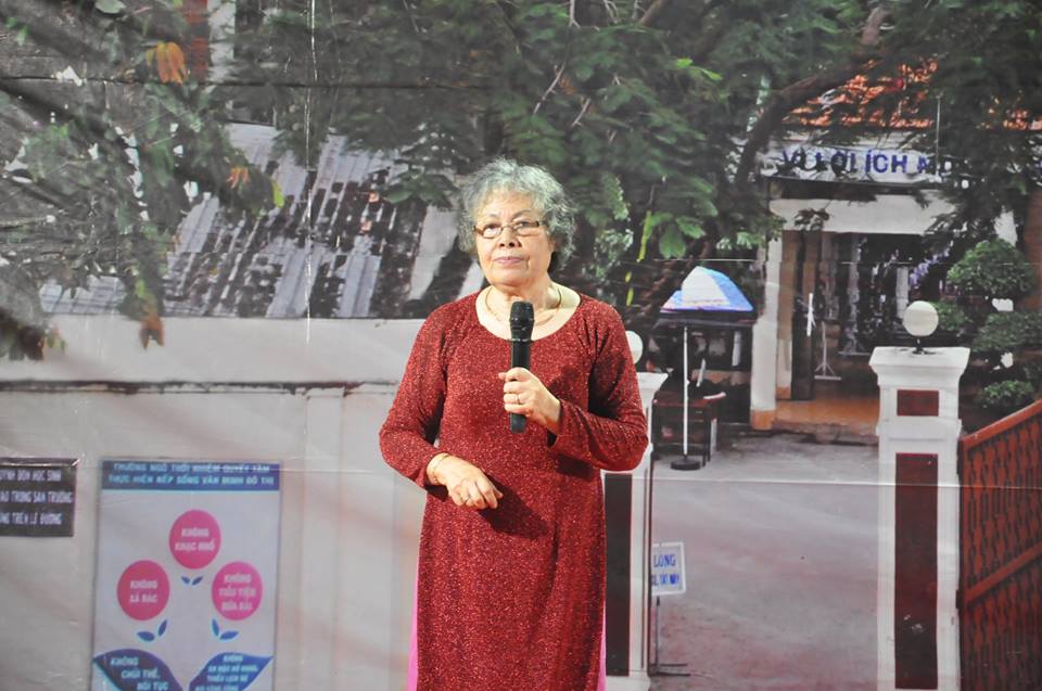 Xúc động lễ tri ân và trưởng thành của học sinh lớp 12 năm 2018