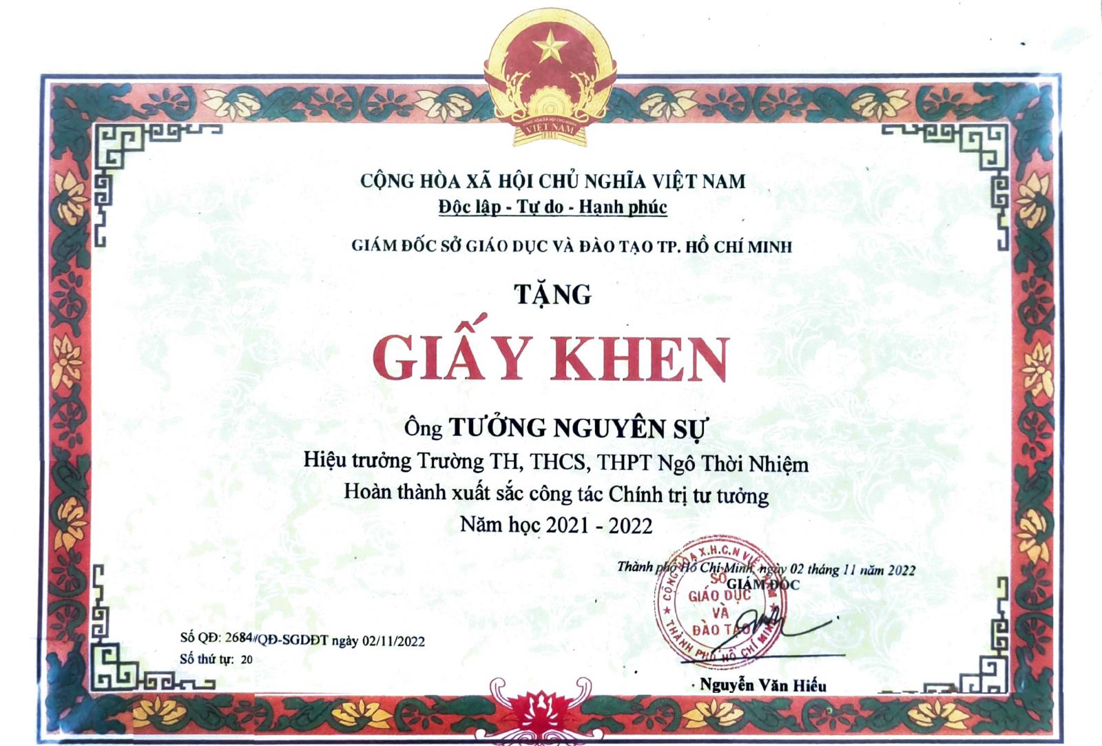 Ông Tưởng Nguyên Sự nhận giấy khen Hoàn thành xuất sắc công tác Chính trị tư tưởng năm học 2021 - 2022