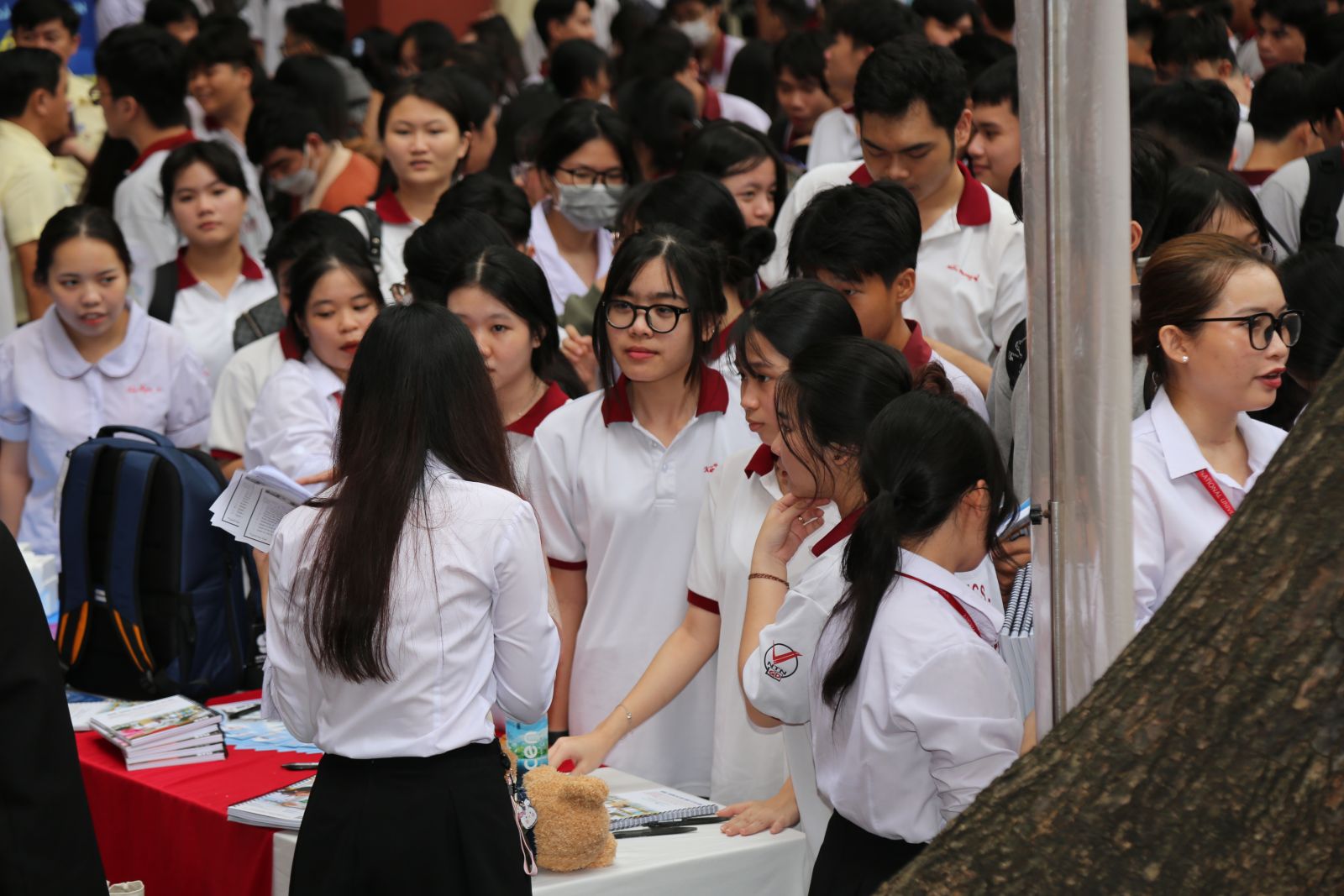 Học sinh hứng thú các thông tin tuyển sinh của các trường