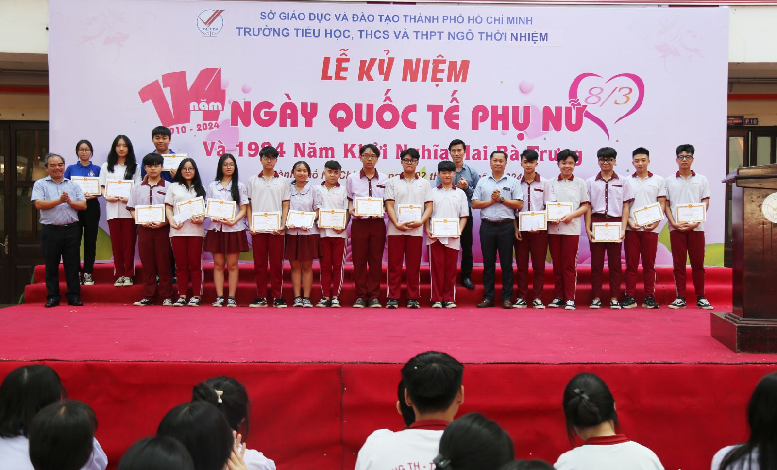 Tuyên dương học sinh đạt giải trong cuộc thi “Đầu bếp trẻ” cấp trường