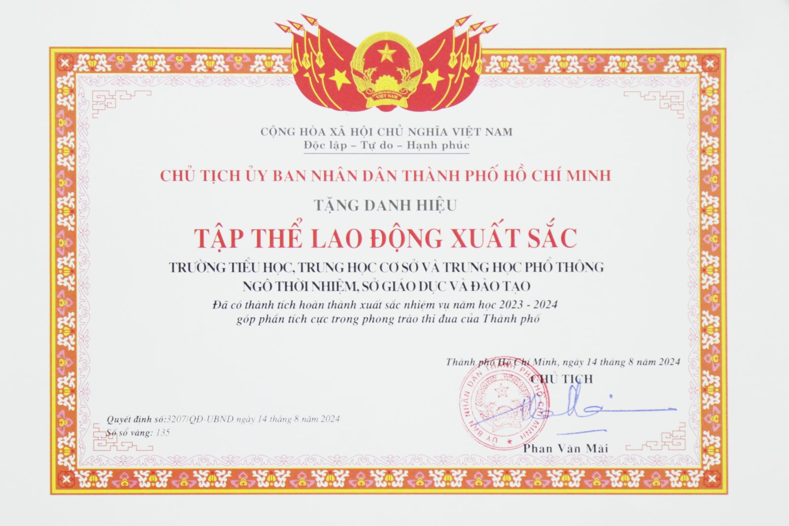 Danh hiệu Tập thể Lao động xuất sắc năm học 2023 - 2024 - Ảnh: Diep Nguyen Pro