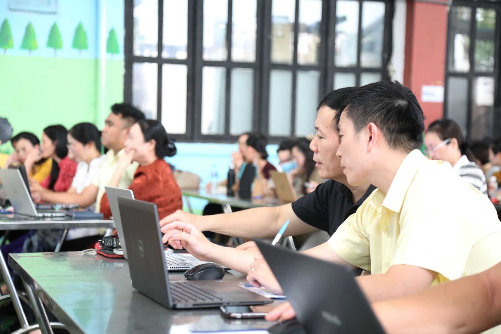 Giáo viên vận dụng AI trong buổi tập huấn - Ảnh: Diep Nguyen Pro