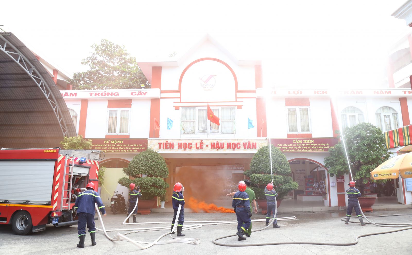 Đội PCCC TP Thủ Đức diễn tập PCCC tại trường Ngô Thời Nhiệm
