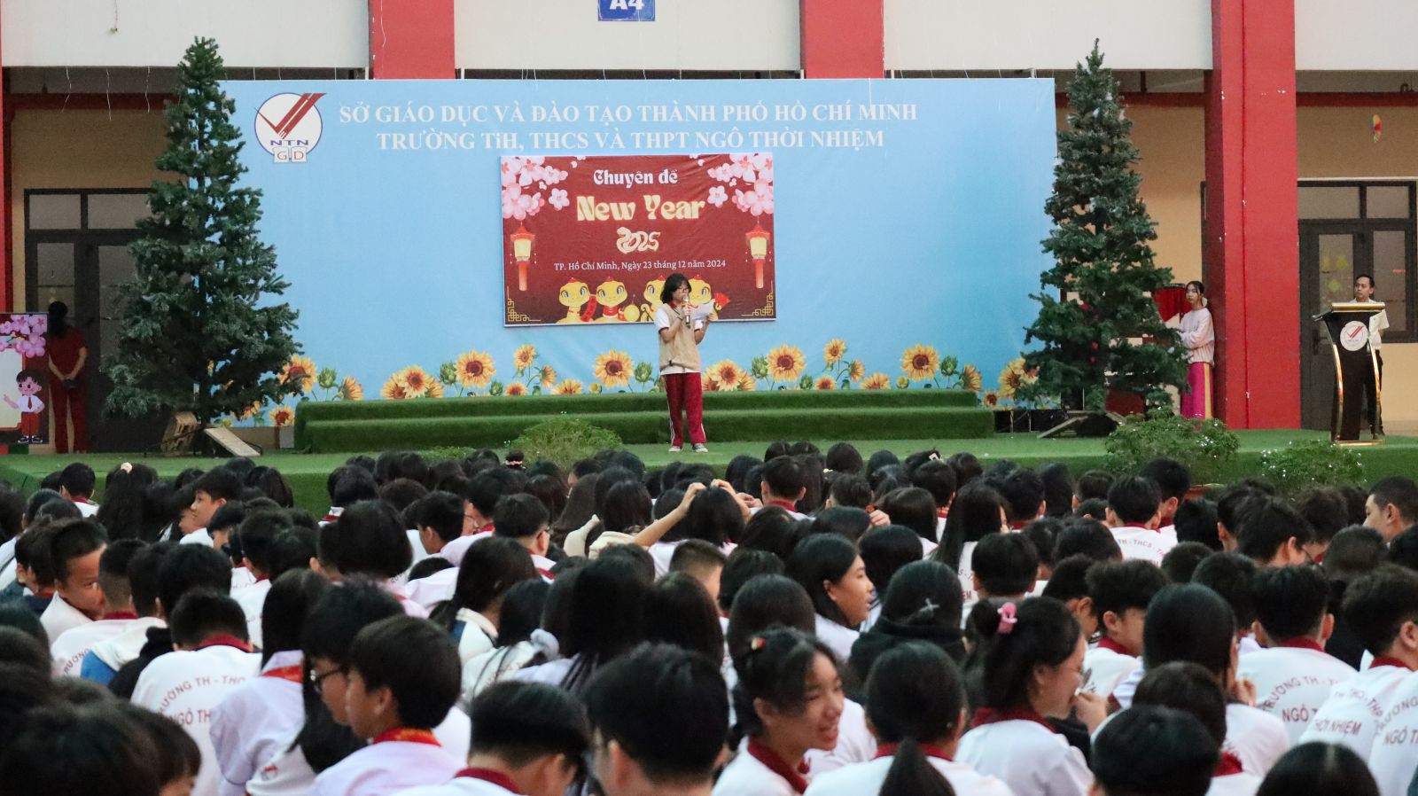 Học sinh thuyết trình ý nghĩa ngày Tết bằng Tiếng Anh