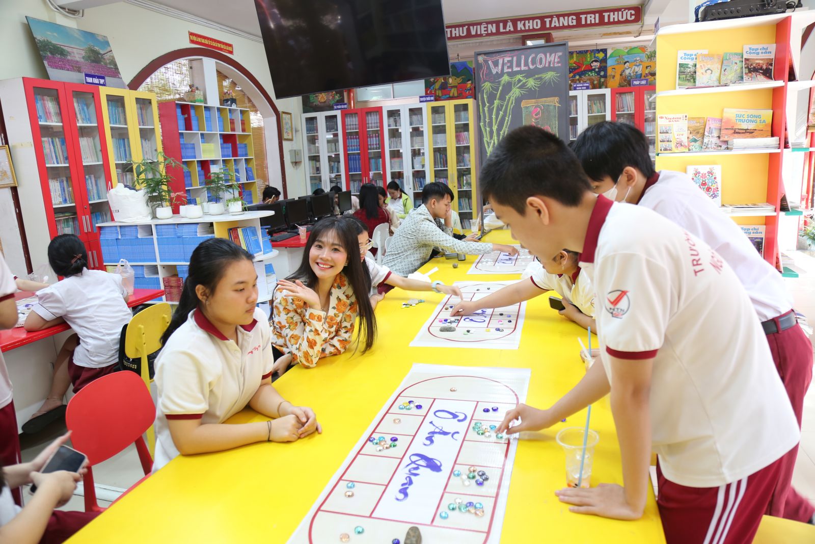 Hội Xuân Ngô Thời Nhiệm: Vui tươi, rộn rã tiếng cười