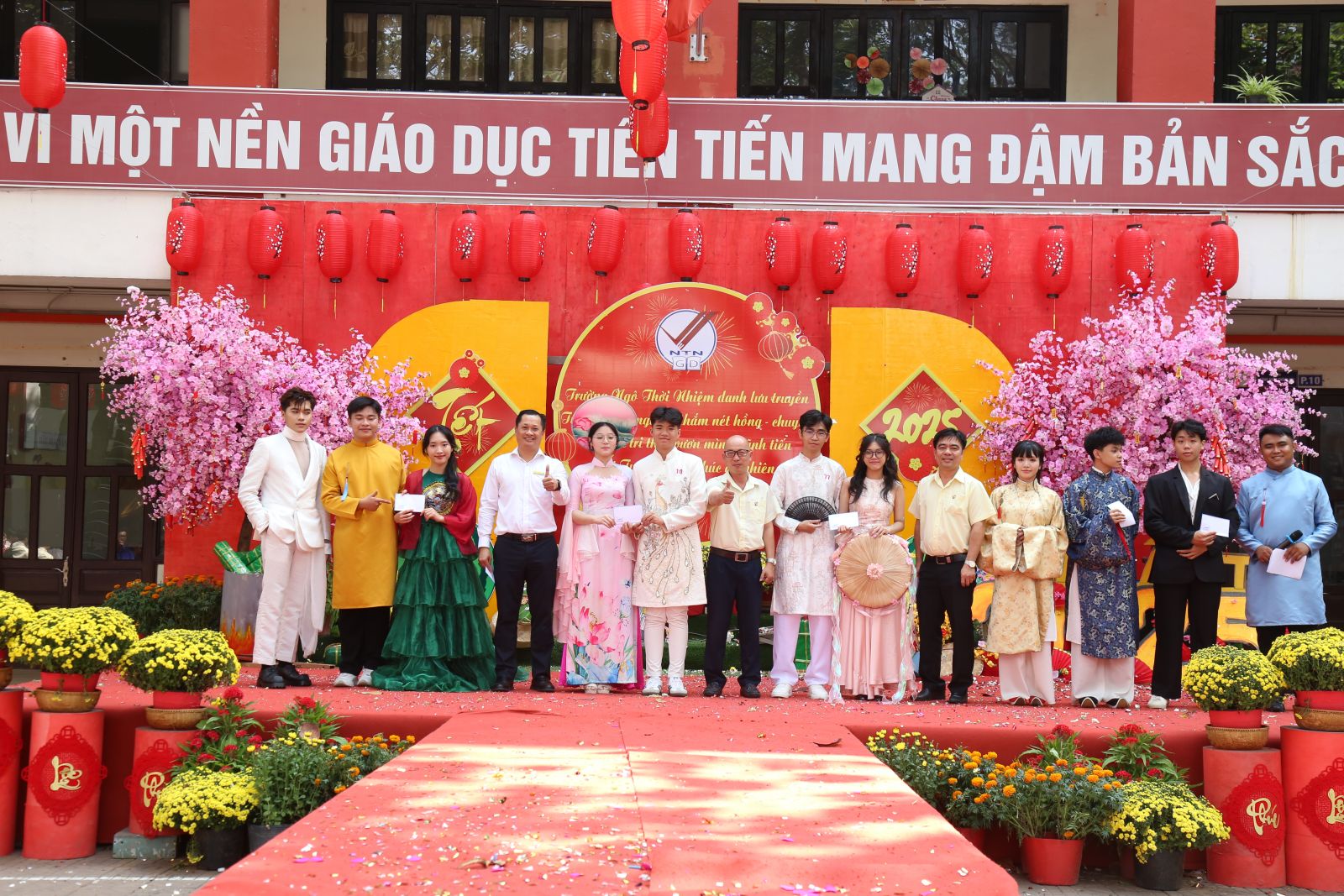 Hội Xuân Ngô Thời Nhiệm: Vui tươi, rộn rã tiếng cười