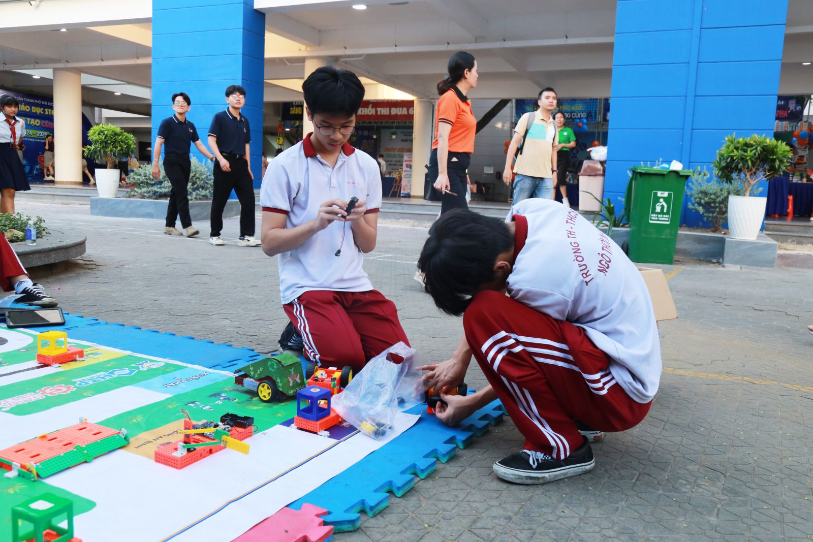 Học sinh trường Ngô Thời Nhiệm tích cực trong việc nghiên cứu, chế tạo Robot