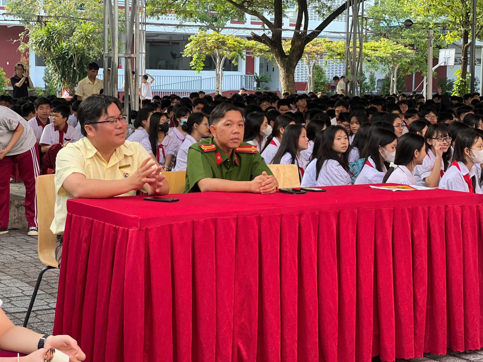 Trung tá Huỳnh Nhật Tân – Phó Công an Phường Bình Dương tại lễ Phát động