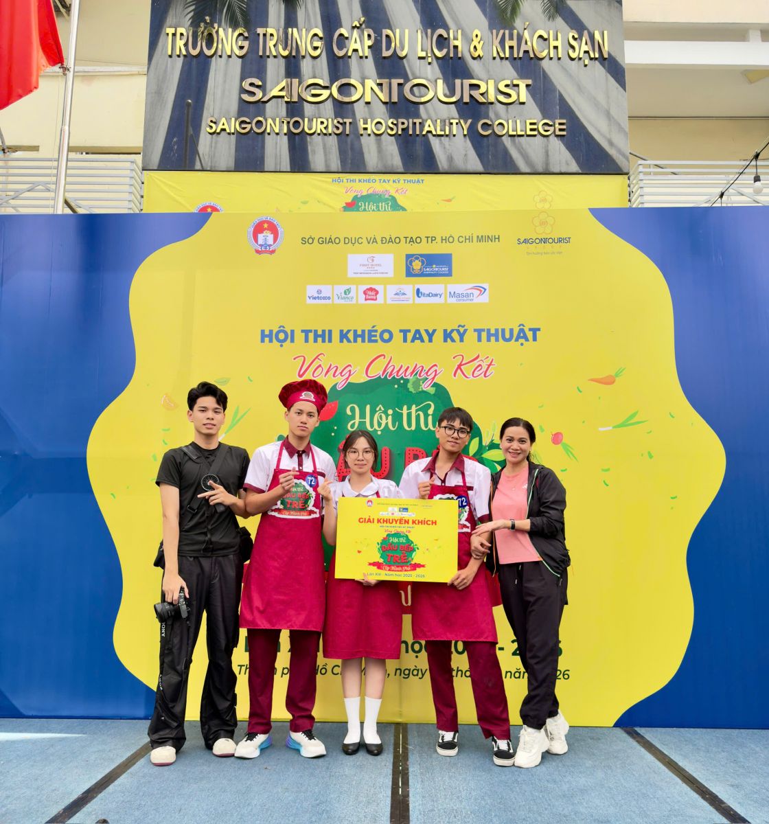 Đội đầu bếp trẻ cơ sở Phước Long