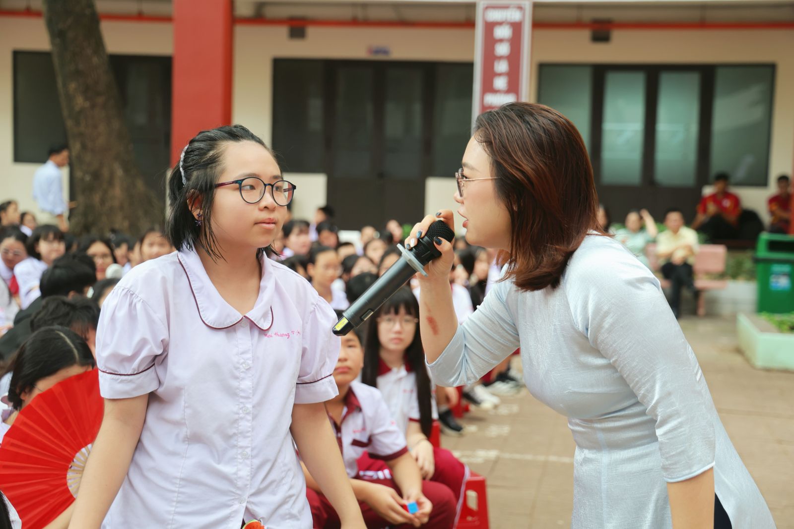 Giáo viên phụ trách mang đến phần giới thiệu sôi nổi về hoạt động và những trải nghiệm tại câu lạc bộ