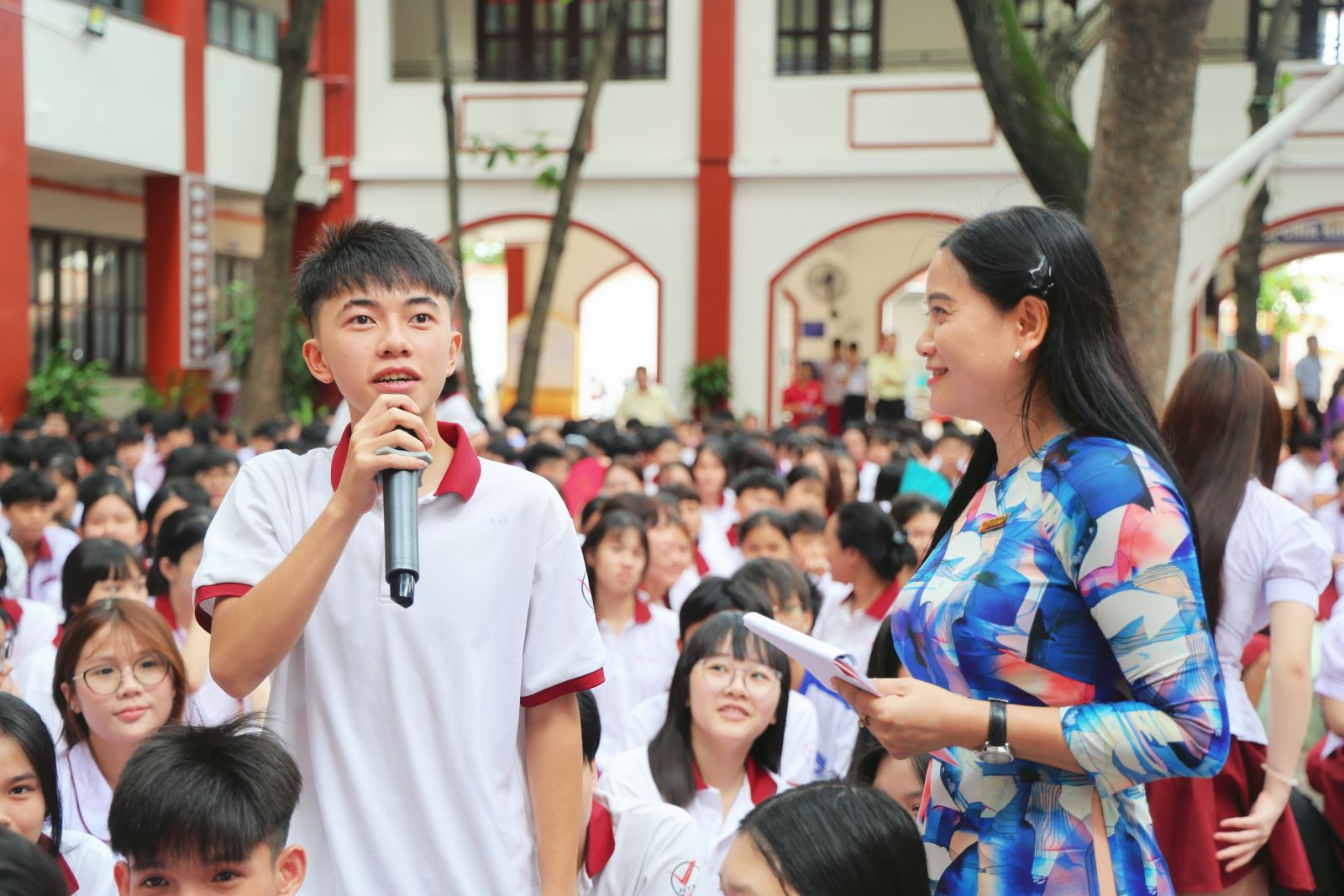 Phần giới thiệu đầy năng lượng giúp các bạn học sinh hình dung rõ hơn về những trải nghiệm khi tham gia câu lạc bộ