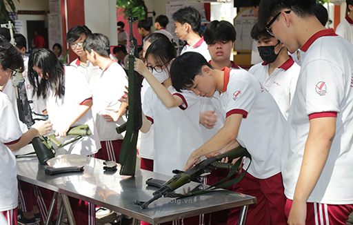 Học sinh trường Ngô Thời Nhiệm tham gia sôi nổi Hội thao Giáo dục quốc phòng và An ninh năm học 2023 - 2024